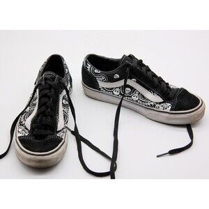 Vans Off The Wall Low Top Black and White With Skull Heads | Sz 4.5 Men 6 Women
